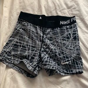 PATTERNED NIKE PRO SHORTS